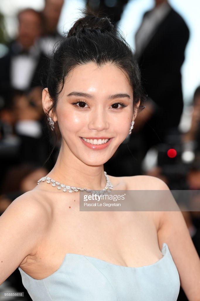 Thảm đỏ Cannes 2018: Vẫn là chiêu trò và hở bạo trong ngày 8 Thảm đỏ Cannes 2018: Vẫn là chiêu trò và hở bạo trong ngày 8